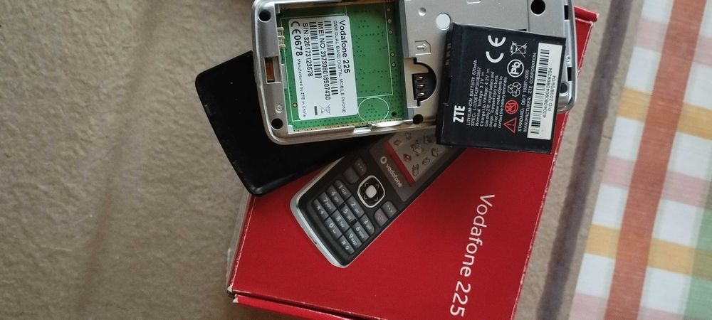 Мобилен телефон "Водафон 225"