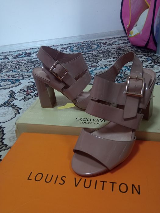 Туфли на каблуке