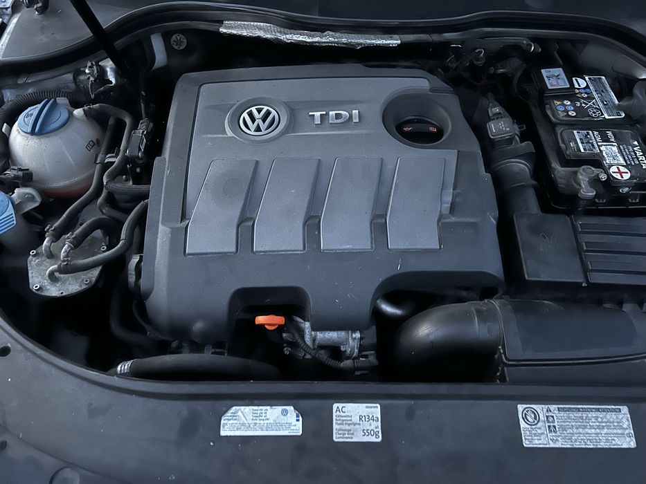 Far stânga și dreapta Volkswagen Passat B7 2012