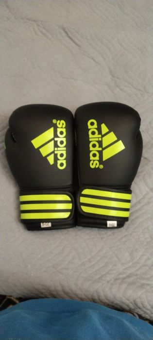 Боксёрские перчатки