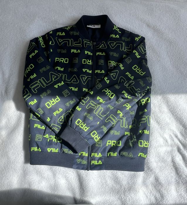 продам куртку Fila