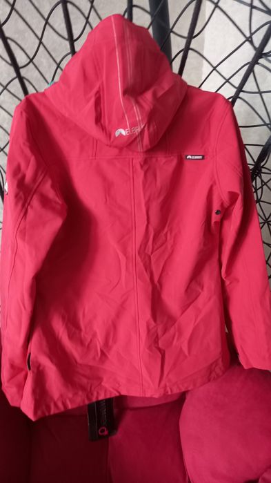 Продам женскую куртку