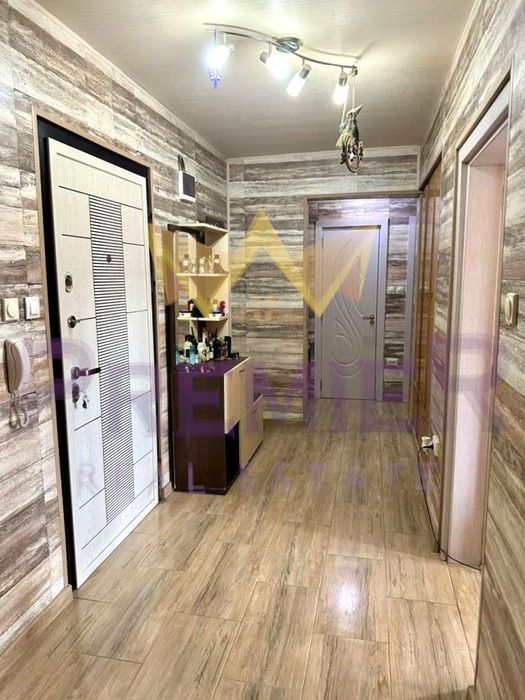 Продава се Тристаен апартамент в Добрич, Център - 90 кв.м за 652 €/кв.м - Снимка #6