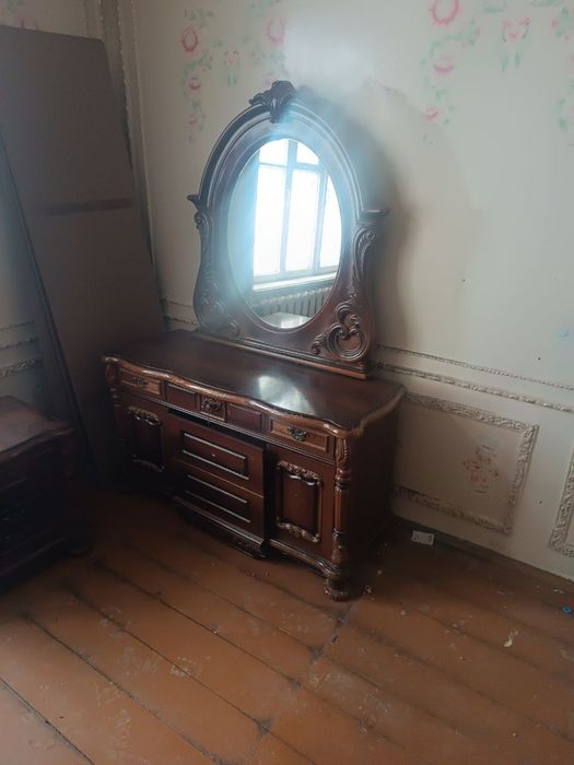 Продам китайский спальни гарнитур