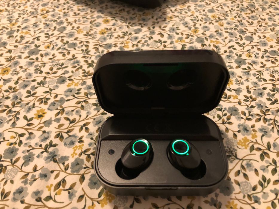 Un CADOU  ideal  -  Căști Wireless, Display Digital Oglindă, Microfon