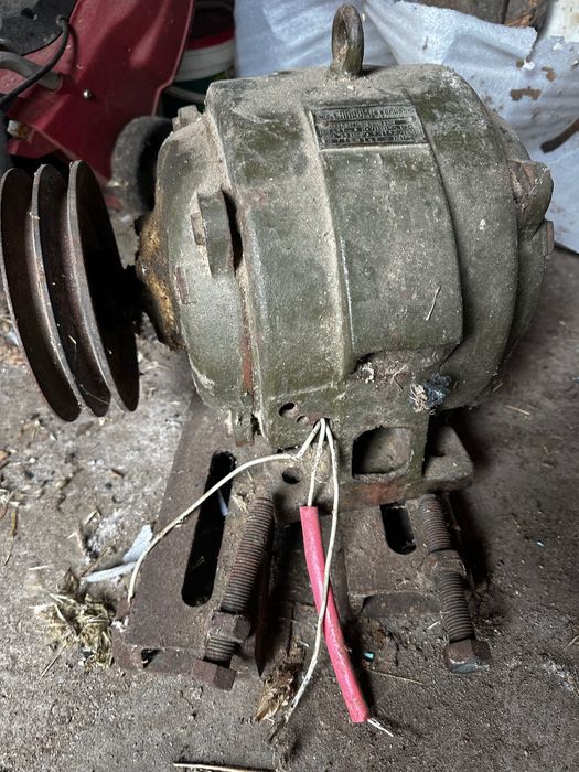 Трифазен електродвигател ЕЛПРОМ 1.7 kW, 1420 об/мин + стойка и шайба (непроверен)