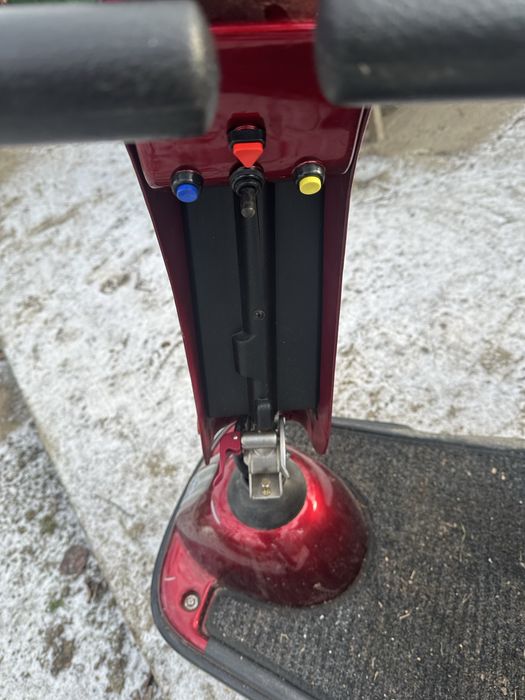 Scuter/carucior electric pentru varstnici