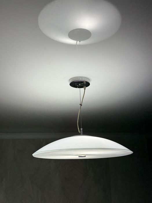 Продам потолочную люстру