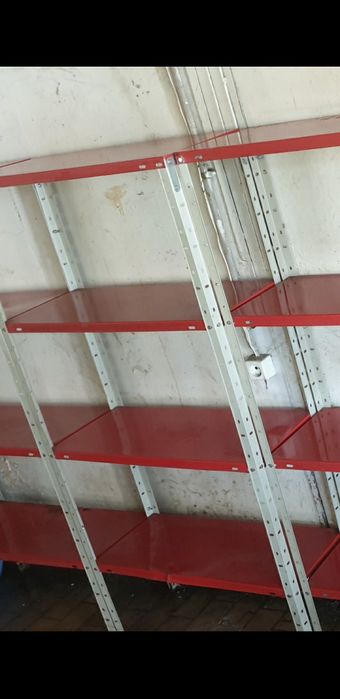 Стелажи, Витрини