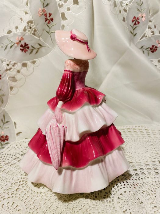 порцеланова статуетка