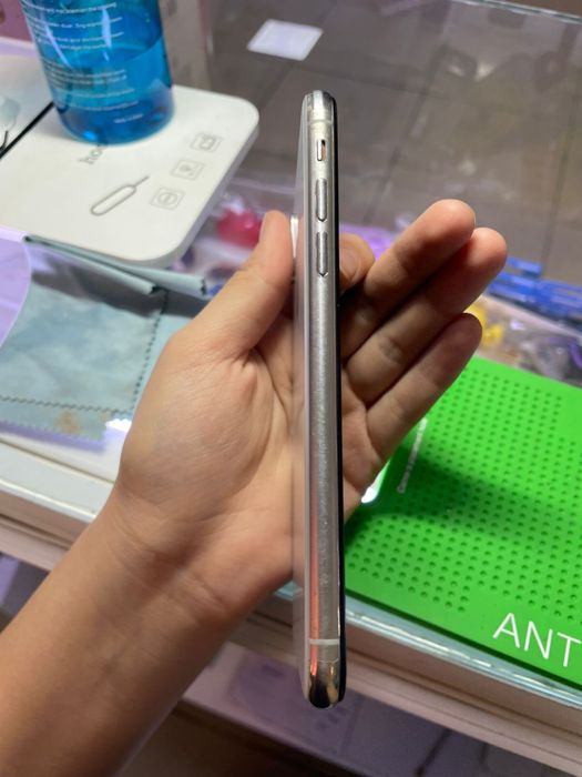 iPhone X 64GB в отличном состоянии