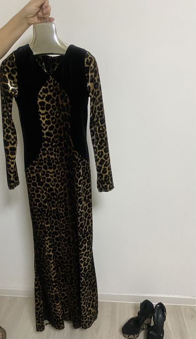 Платье леопардовое бархатное