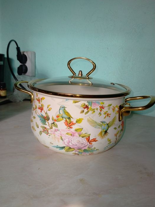 Продам кастрюлю объем 20 см