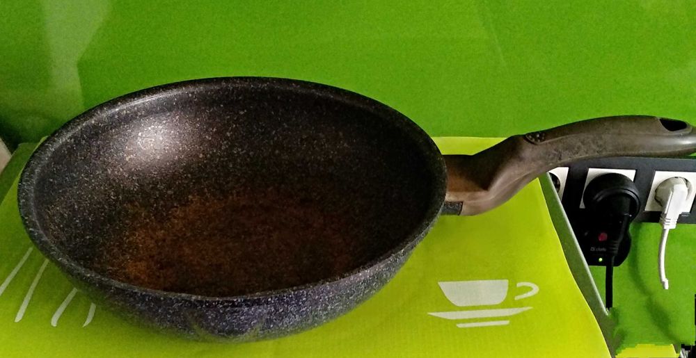 Продам 2 сковороды и ковш