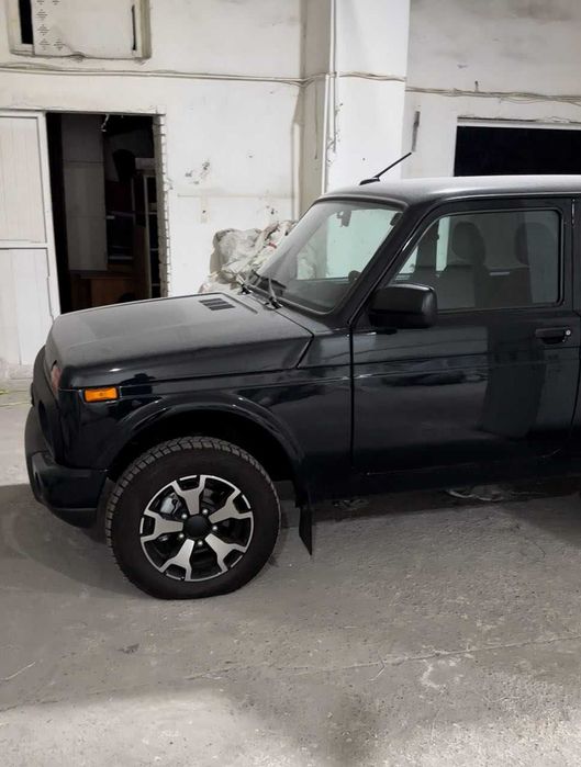 NIVA LEGEND 4*4  (АБСОЛЮТНО НОВАЯ) 2023 года (бензин) 82,94 л.с.