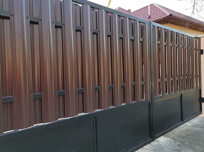 Garduri din sipca metalica si porti de diferite modele si dimensiuni