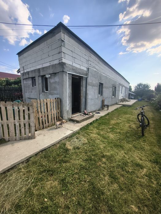 Casă de vânzare cu teren mare – 3.500 m², zonă liniștită