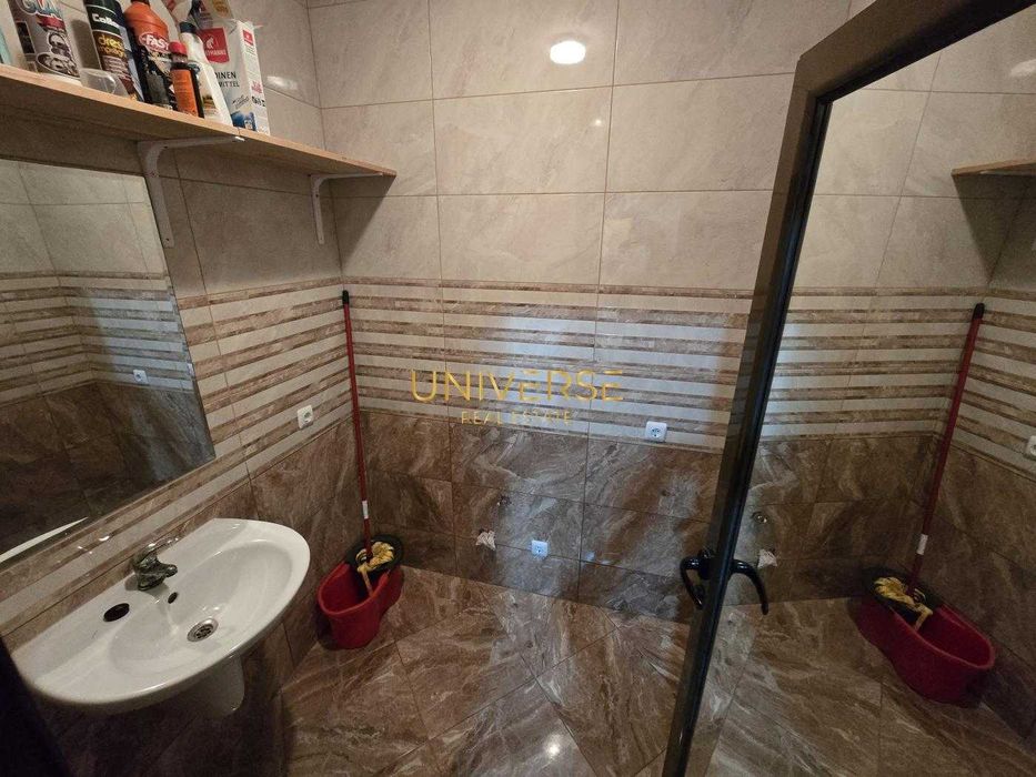 Триетажна къща за продажба в Кошарица