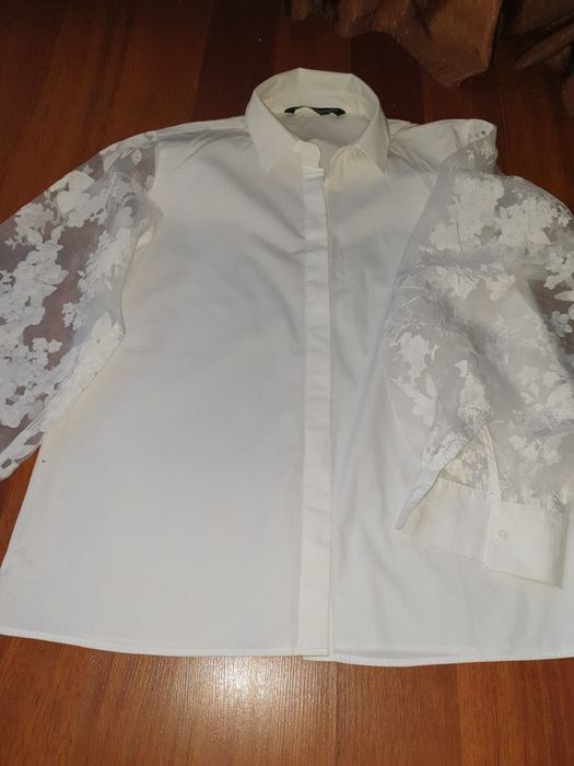 Vand camasa dama Zara xs cu maneci dantelate si bufante