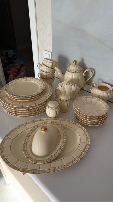 Изысканный фарфоровый сервиз