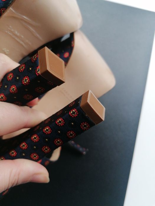 Sandale cu platforma