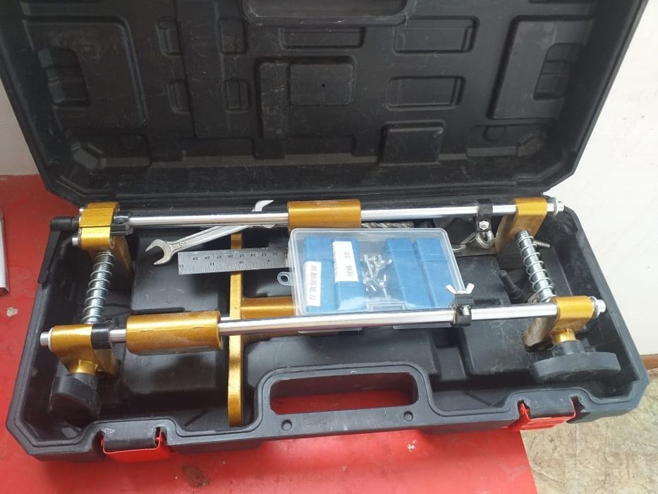 Инструмент  для двери.