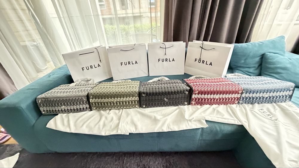 FURLA Opportunity в 5 цвята.Нови,100% оригинал, със сериен номер етикети противопрахова торбичка , подаръчен плик FURLA.Всичко ит до