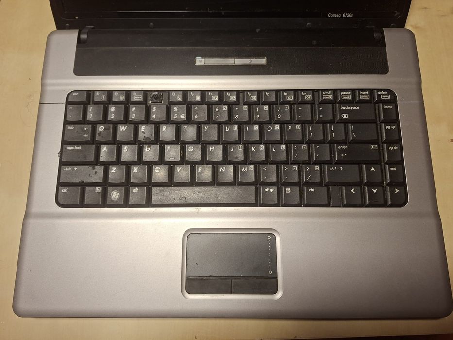 Laptop HP Compaq 6720s functional, hard schimbat cu SSD 200 GB