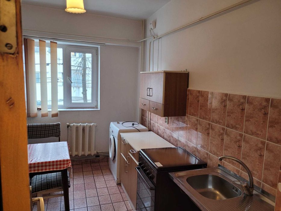 Apartament 2 camere decomandat - Utiliat complet