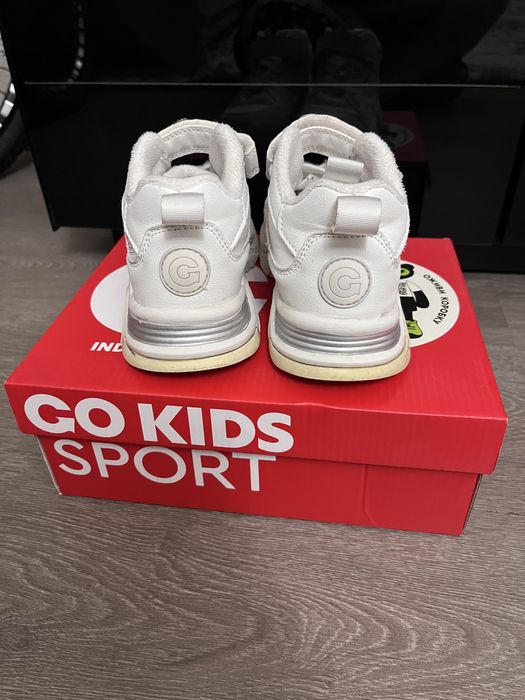 Детские кроссовки