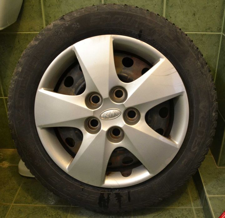 Стоманени джанти за Kia, Hyundai, Mazda 15" със зимни гуми 185/65 R15