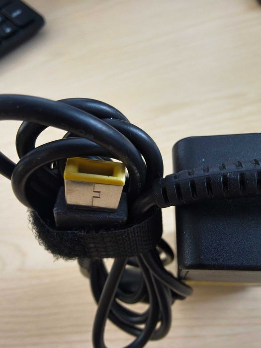 Încărcător laptop original Lenovo 45W 20V 2,25A mufă proprietară