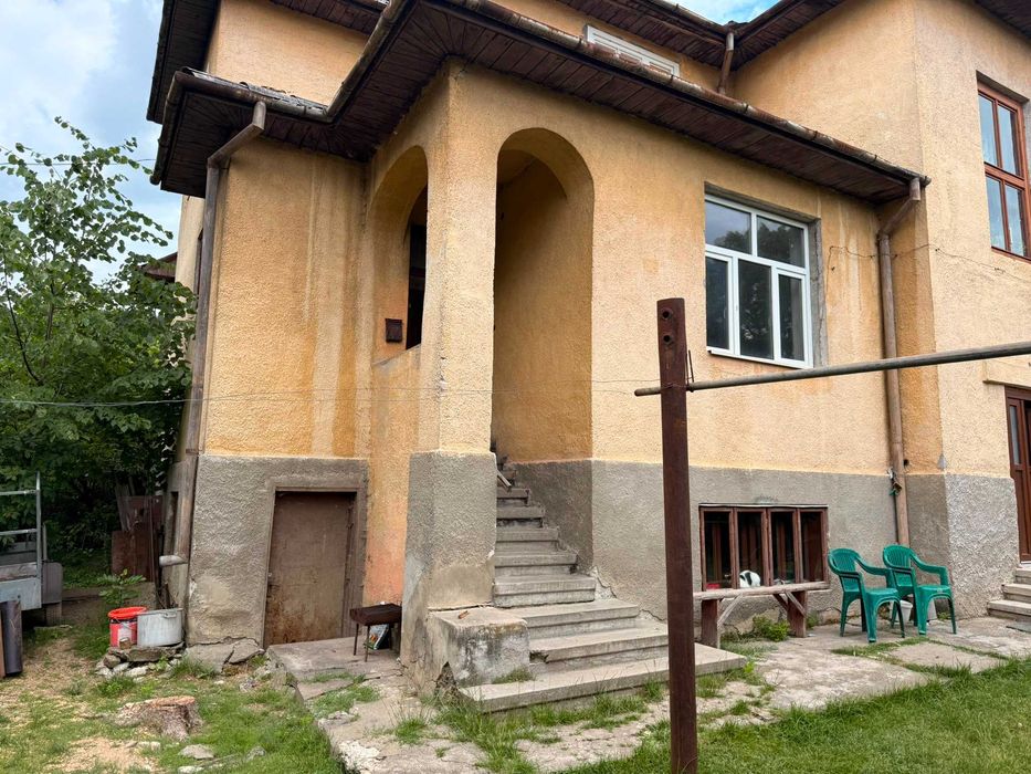De vânzare apartament la casă cu teren privat și anexe in Gura-Humorului