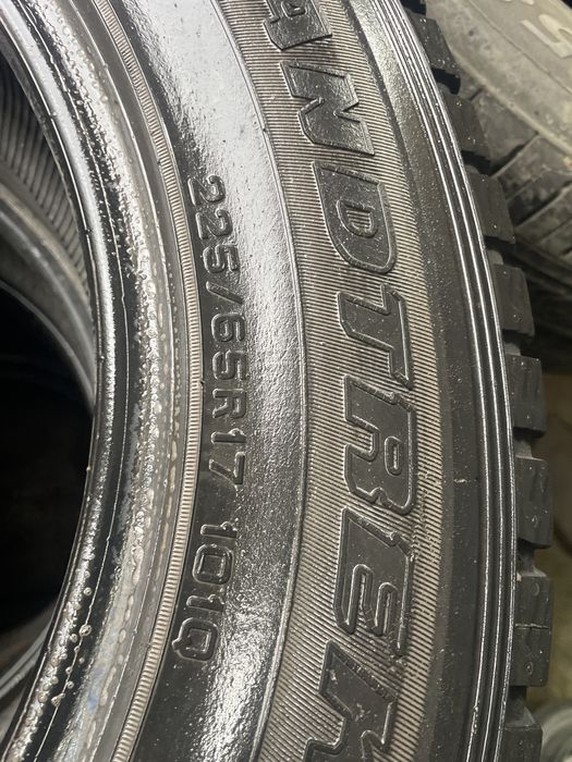 Продам резину на 17/225/65