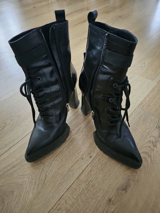 Черни     ботуши