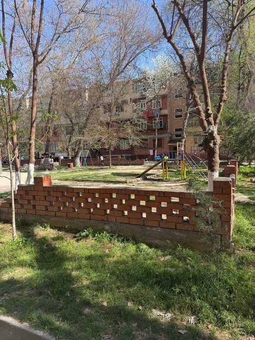 Продается Чиланзар 20 квартал 2в3/4/4 Без ремонта