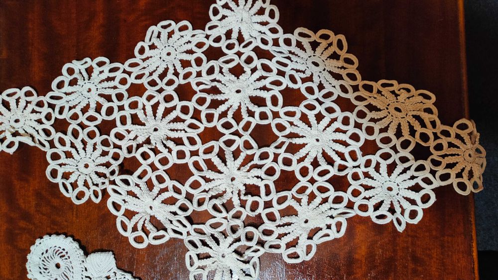 Mileu / Milieu - lucrat manual, din macrame, perioada comunista