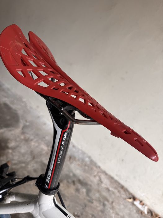 Bicicleta cursiera Felt 75 F Series.