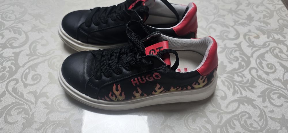 Маратонки HUGO детски!
