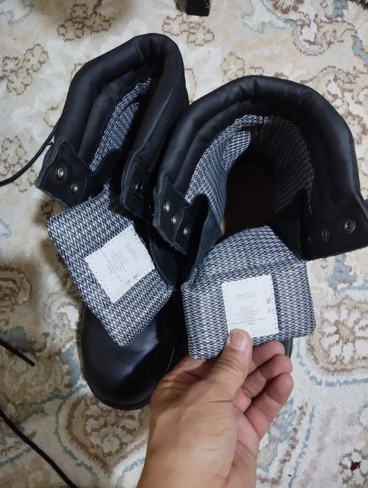 Подам берцы новые черные