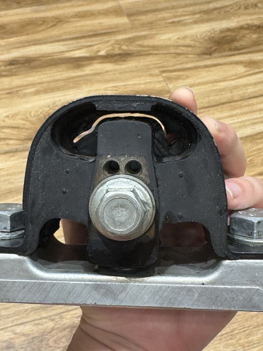 Усиленная подушка двигателя LADA Vesta 1.8