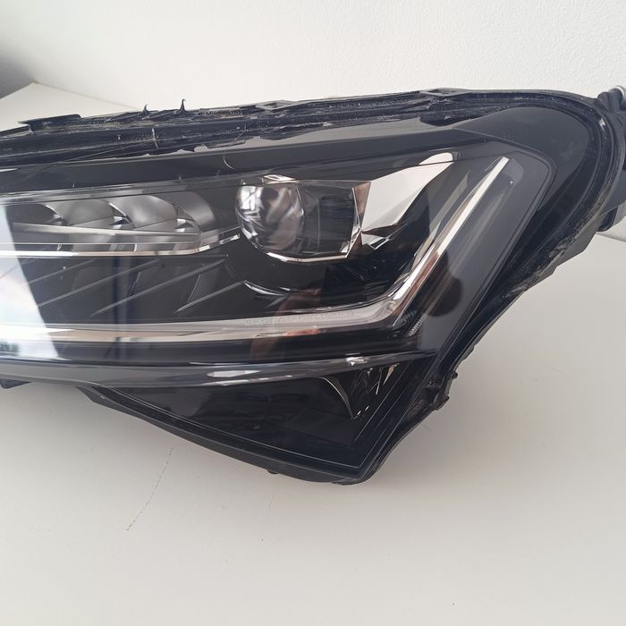 Ляв фар за SKODA SUPERB III (3V3)(3V5) B8 - 3V1941015D 3V1941015E 2019-2024