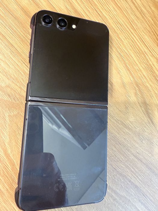 Samsung Z flip 5  без следи от употреба.