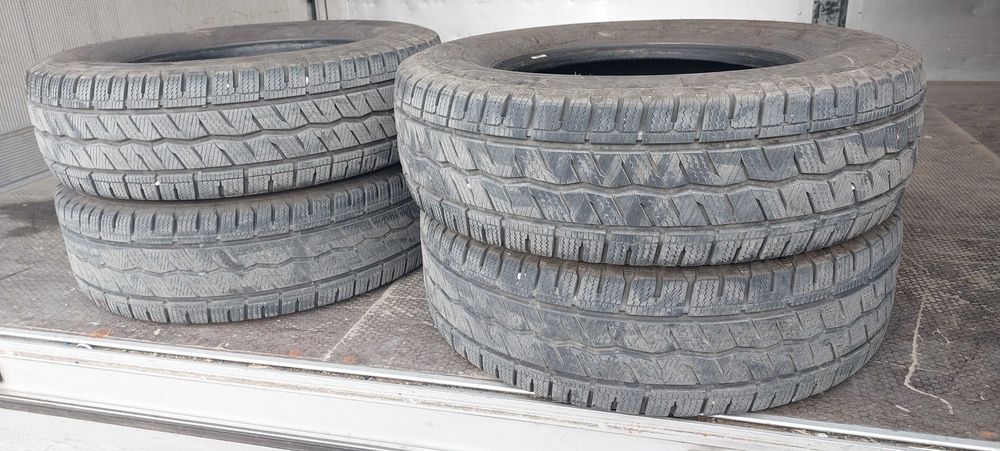 Гуми , HANKOOK, 225/75/16C ,зимни за микробус
