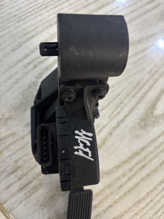 Педаль газа Гранд Чероки