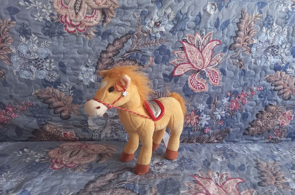 Продам игрушку лошадку