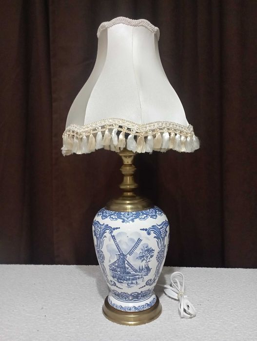 Много красиви старинни лампи