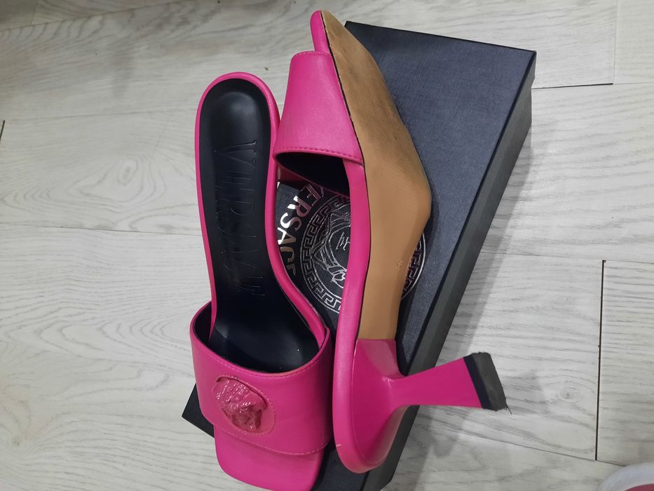 Туфли пару раз одевала