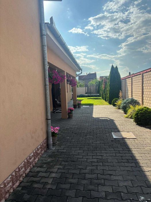 casa de vanzare in Oradea - cartierul Iosia (are inclus si spatiu comercial 30 mp)