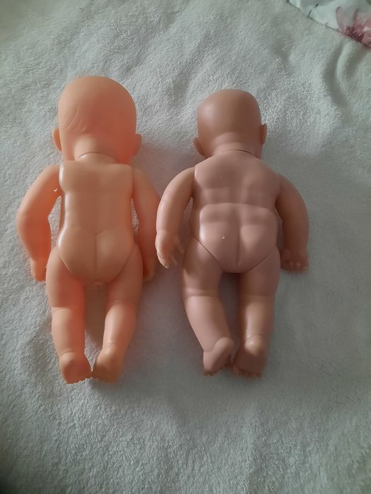 2 bebelusi de jucarie